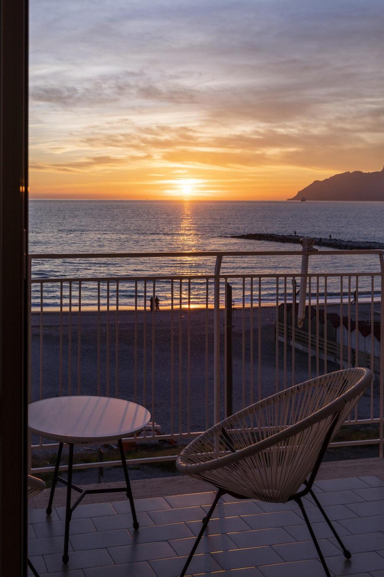 Cas' A Mare - Beachfront Luxury Suites Salerno Exterior foto